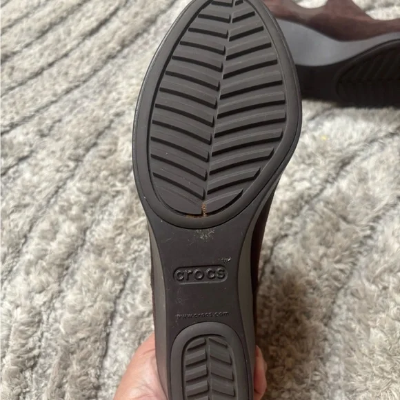 Crocs Suede Ankle Boots – Dark Brown, Size 9, Worn Once, Excellent Condition - Picture 4 of 7